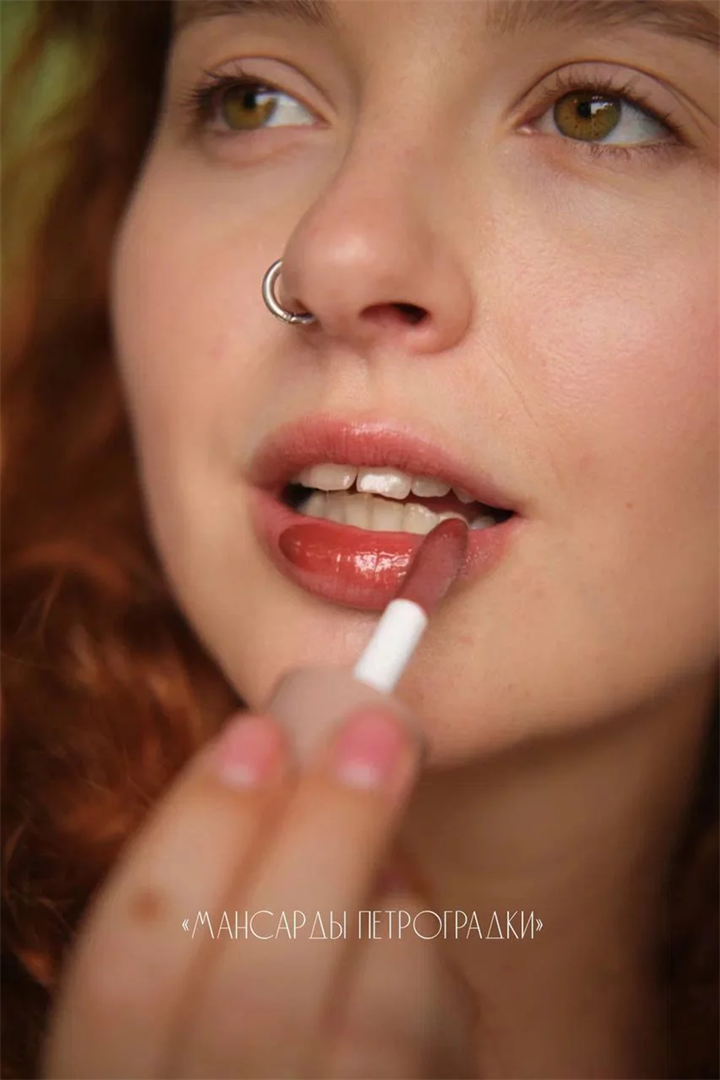 Блеск для губ Мансарды Петроградки - фото 12850