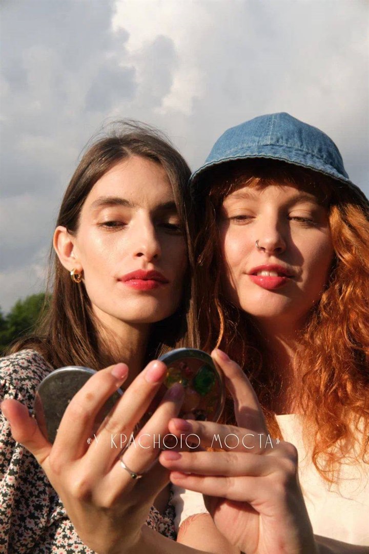 Блеск для губ У красного моста - фото 12877