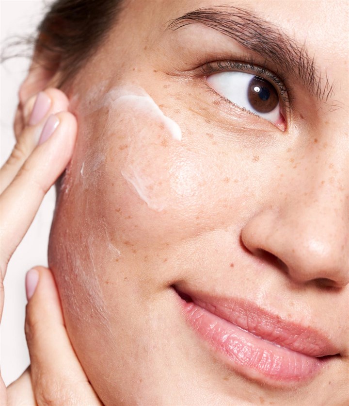 Успокаивающий и восстанавливающий крем для чувствительной кожи лица - фото 13160